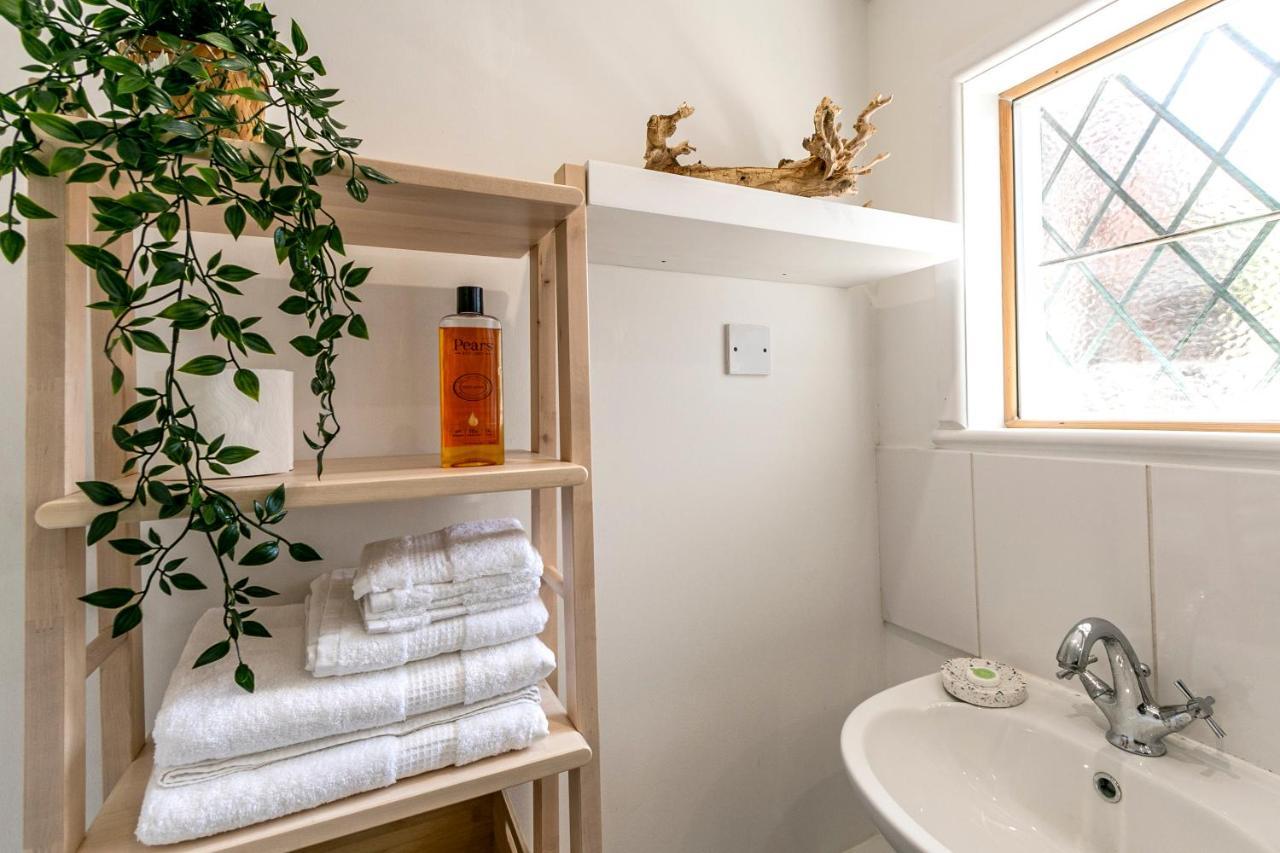 The Annex - Unparalleled Beach Front Luxury Accommodation - Private South West Facing Patio Area - Pet Friendly - Sky - Netflix - Super Fast Wi-Fi - Stones Throw To The Beach 伯恩茅斯 外观 照片